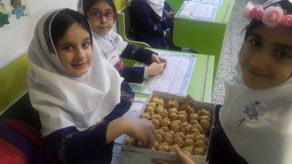 جشن اسم ارنواز فردی در کلاس اول دبستان باران اندیشه